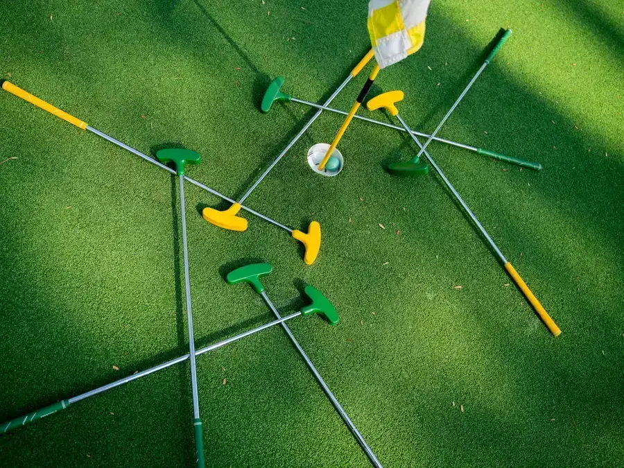 Mini-golf mobile : parcours de jour et de nuit en LED