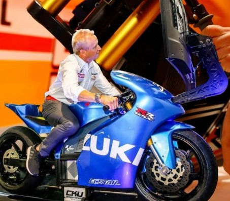 Simulateur de moto gp sur vérins hydrauliques